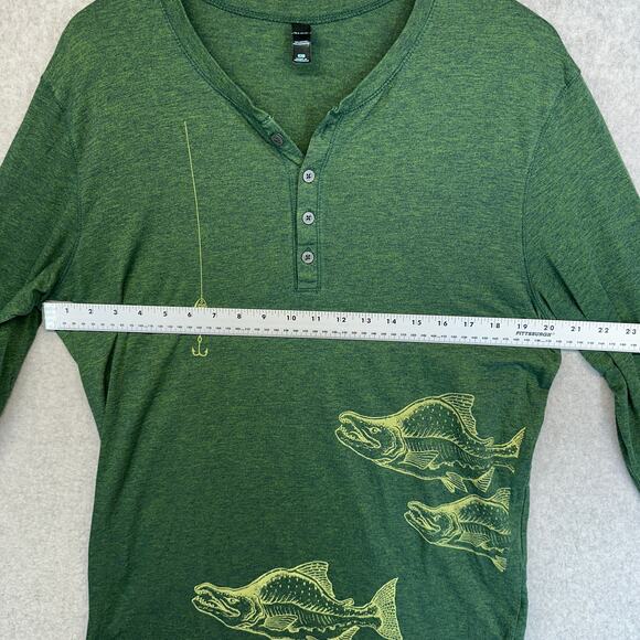 District T-Shirt Henley Mens XL Green Fishing Graphic Print Anchorage Alaska - Picture 7 of 12
